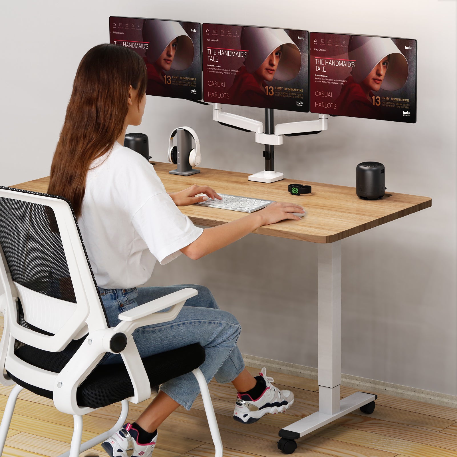 Full Motion Triple Monitor Desk Mount for Max 32'' Monitors MUM-8003A