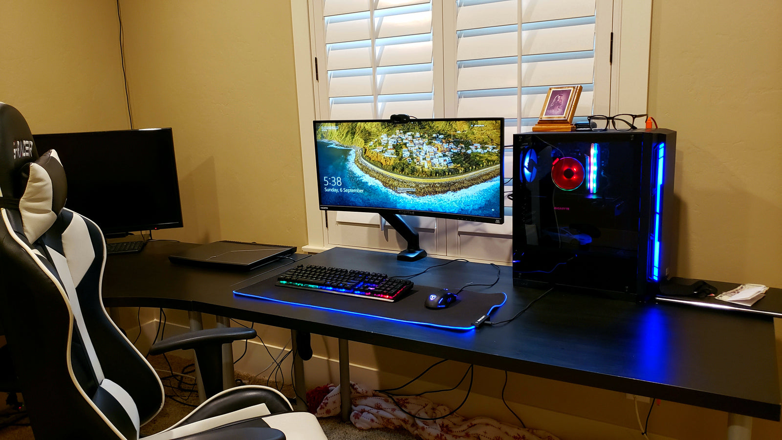 Dual Monitor Stands, Mounts & Arms – MOUNTUP